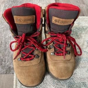 Columbia Women's Newton Ridge Plus Waterproof Amped Hiking Boot